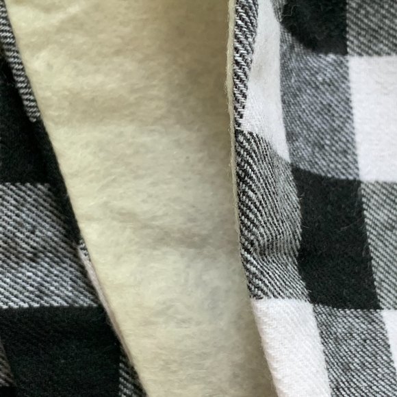 Flannel Holiday Tree Skirt with Felt Back, Velcro Fasteners NEW - Picture 7 of 9